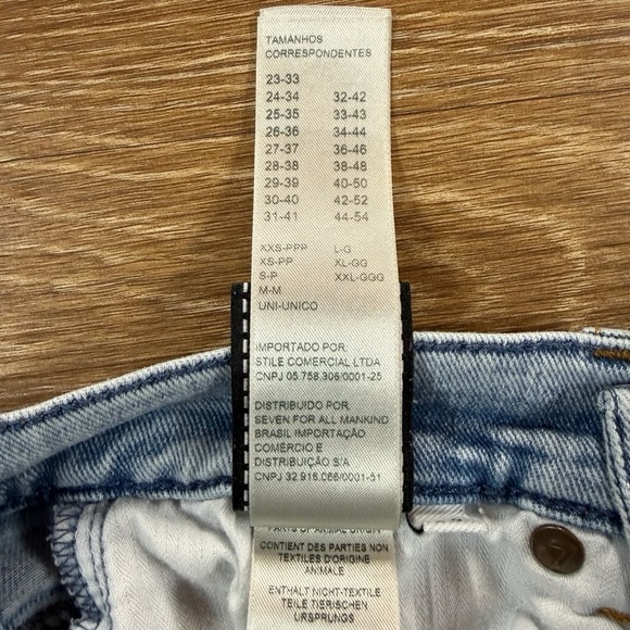 7 For All Mankind Logan Stove Pipe Jeans Women's 25 Light Wash Cropped - Picture 7 of 16
